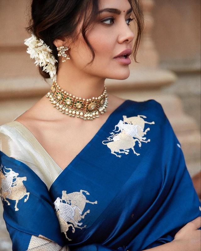 Esha Gupta 4