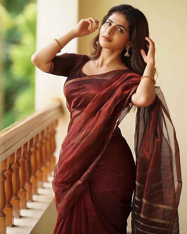 Iswarya menon 4