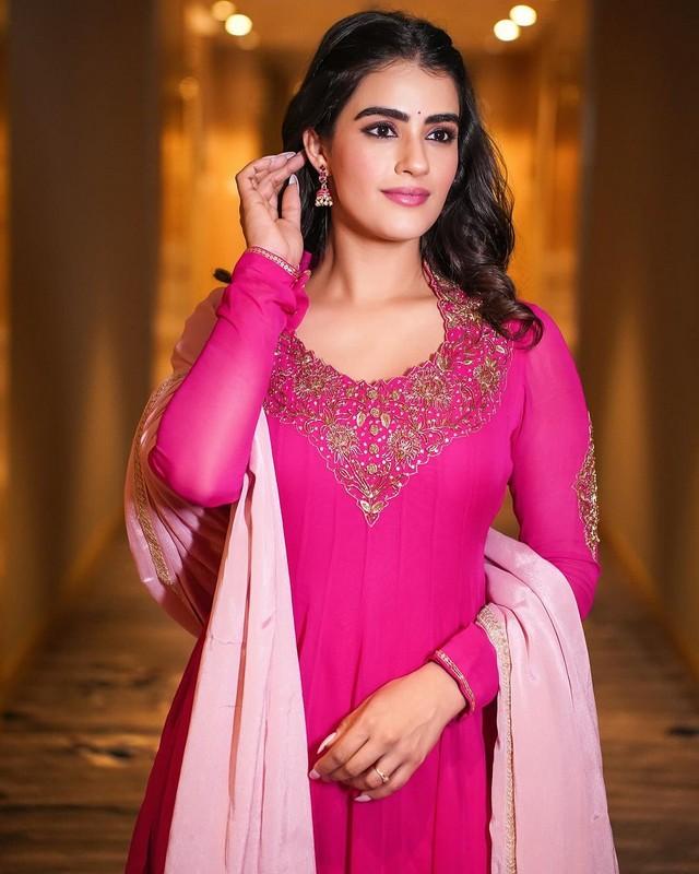 Kavya Thapar 1