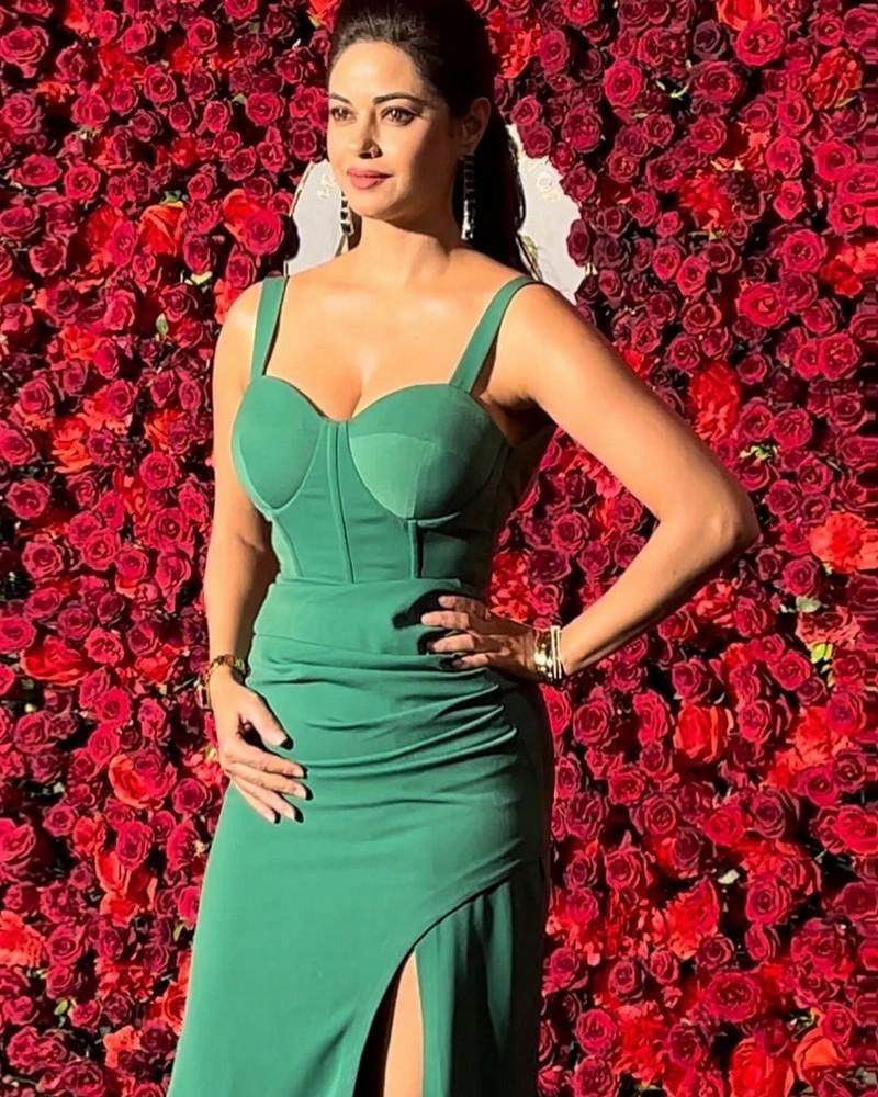 Meera Chopra9