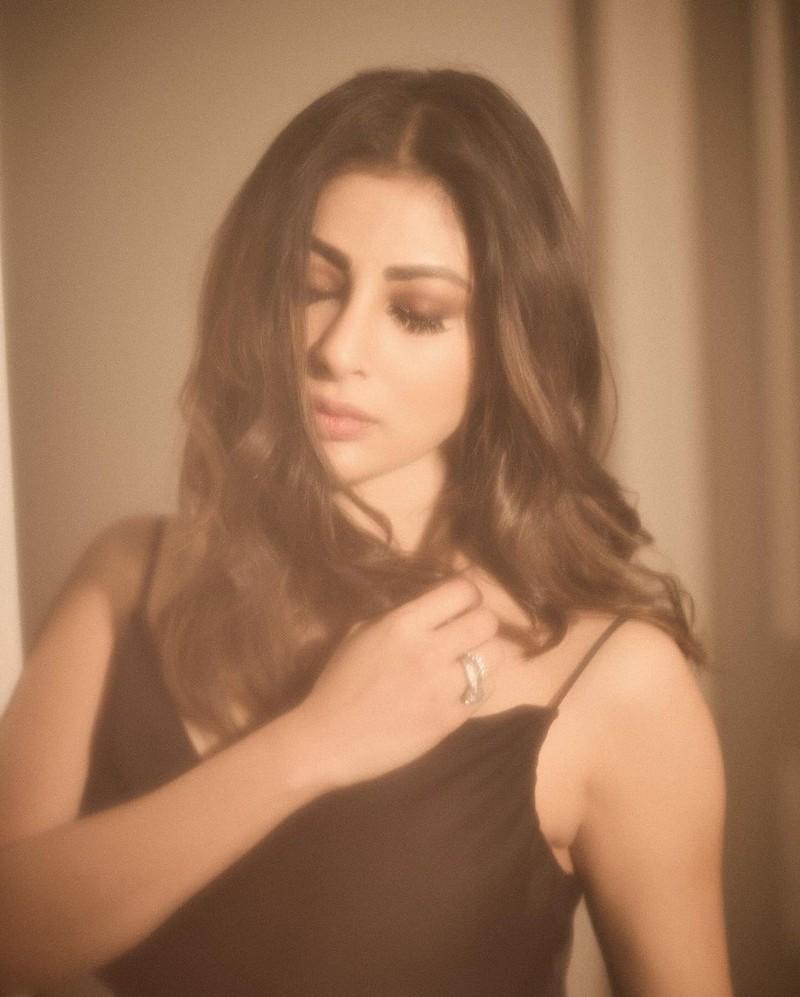 Mouni Roy7