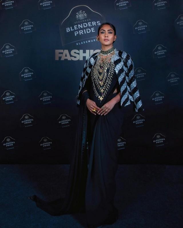 Mrunal Thakur 13