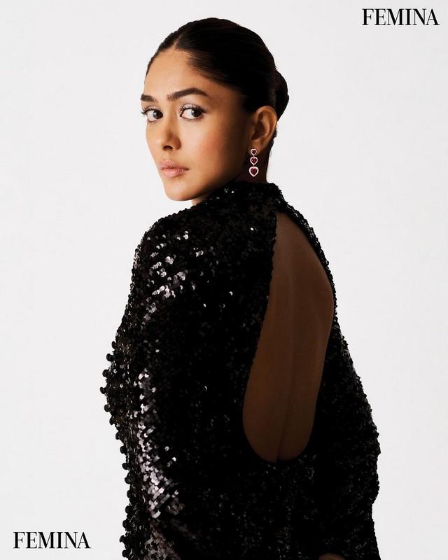 Mrunal Thakur 8