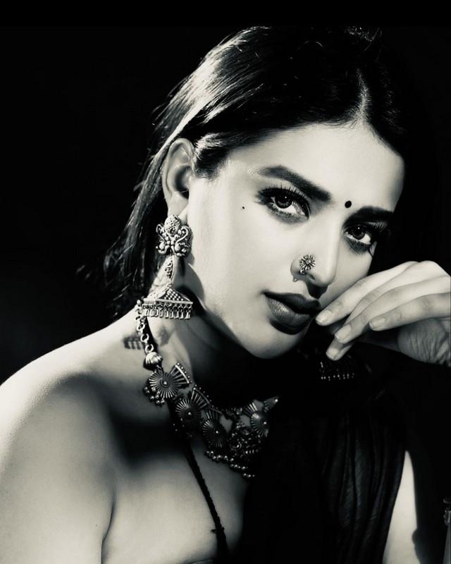 Nidhhi Agerwal 10