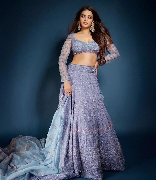 Nidhhi Agerwal 7