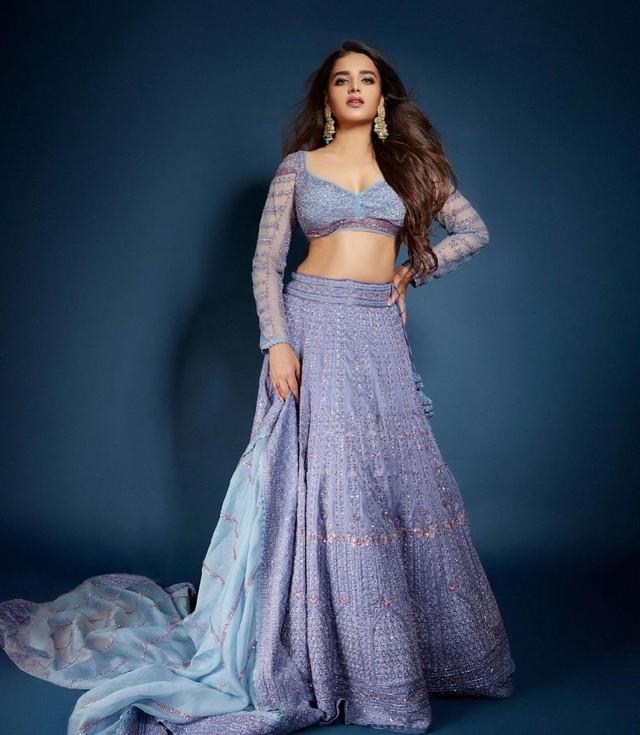 Nidhhi Agerwal 8