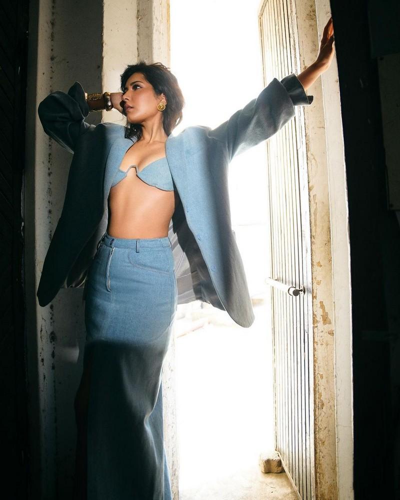Raashii Khanna9