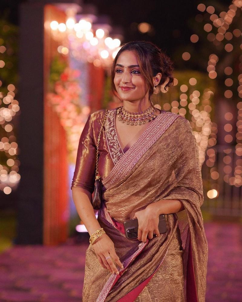 Reba Monica John6