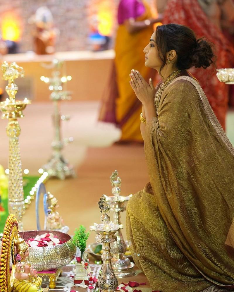 Reba Monica John8