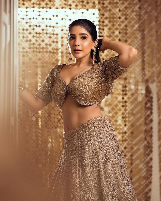 Sakshi Agarwal 12