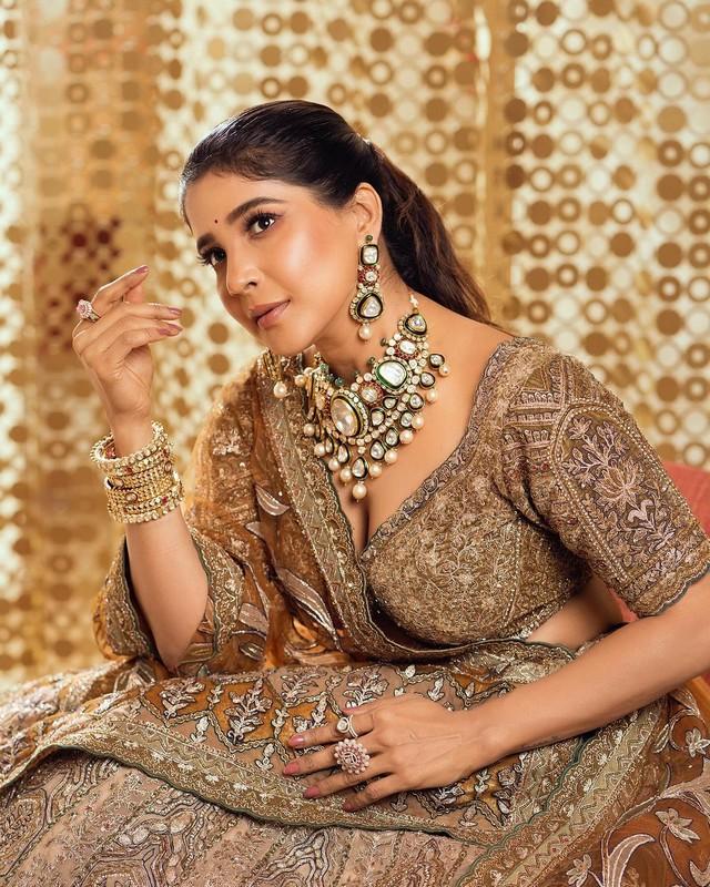 Sakshi Agarwal 3