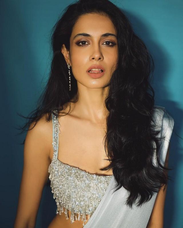 Sarah Jane Dias 5
