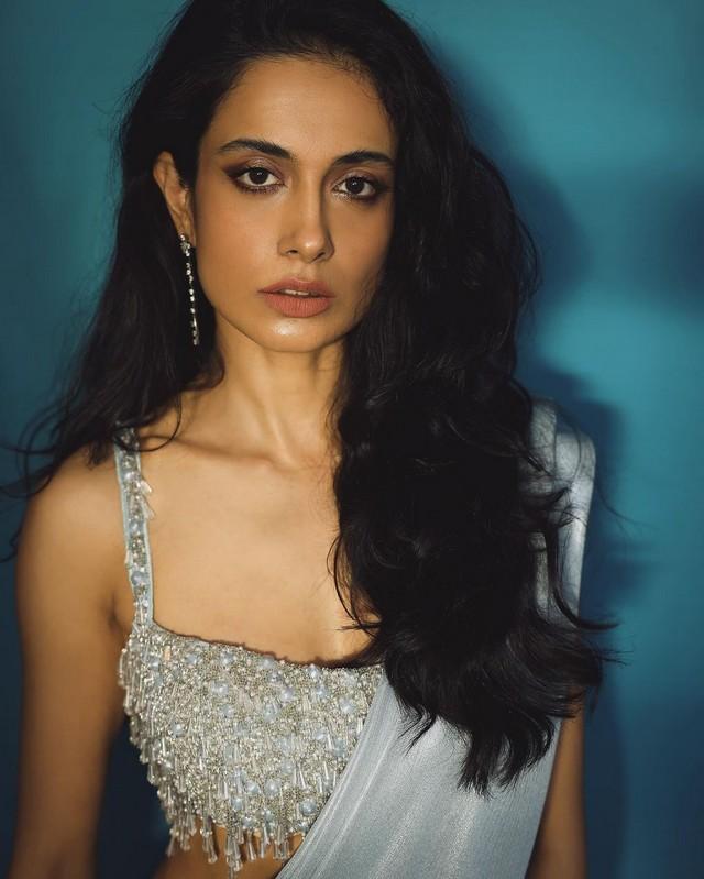 Sarah Jane Dias 6