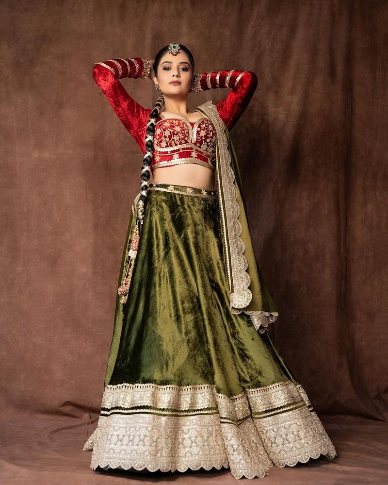 Sreemukhi 1