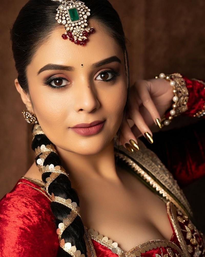 Sreemukhi 3