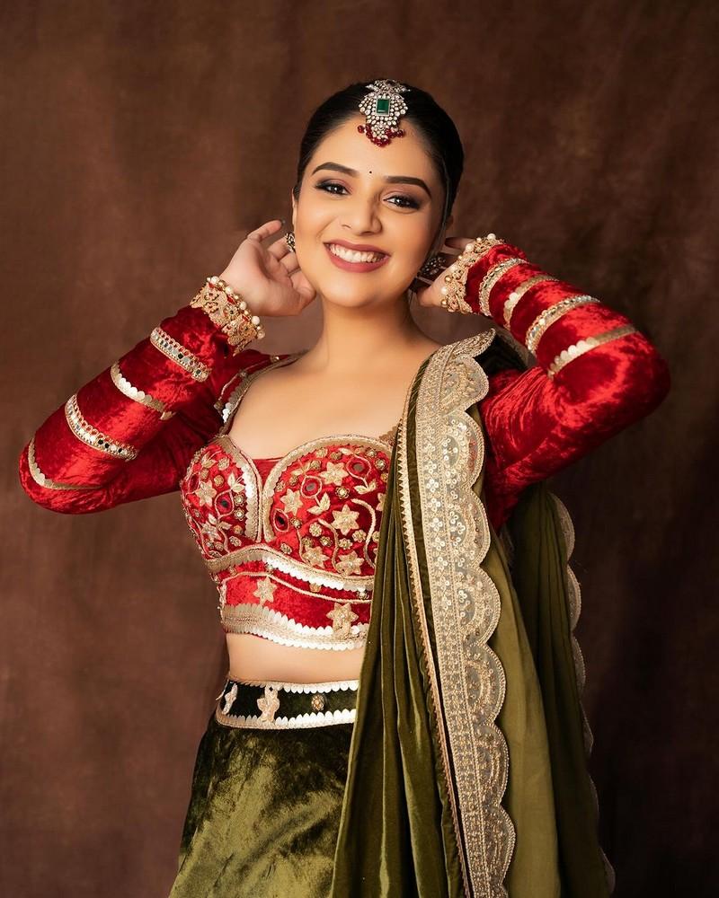 Sreemukhi 4