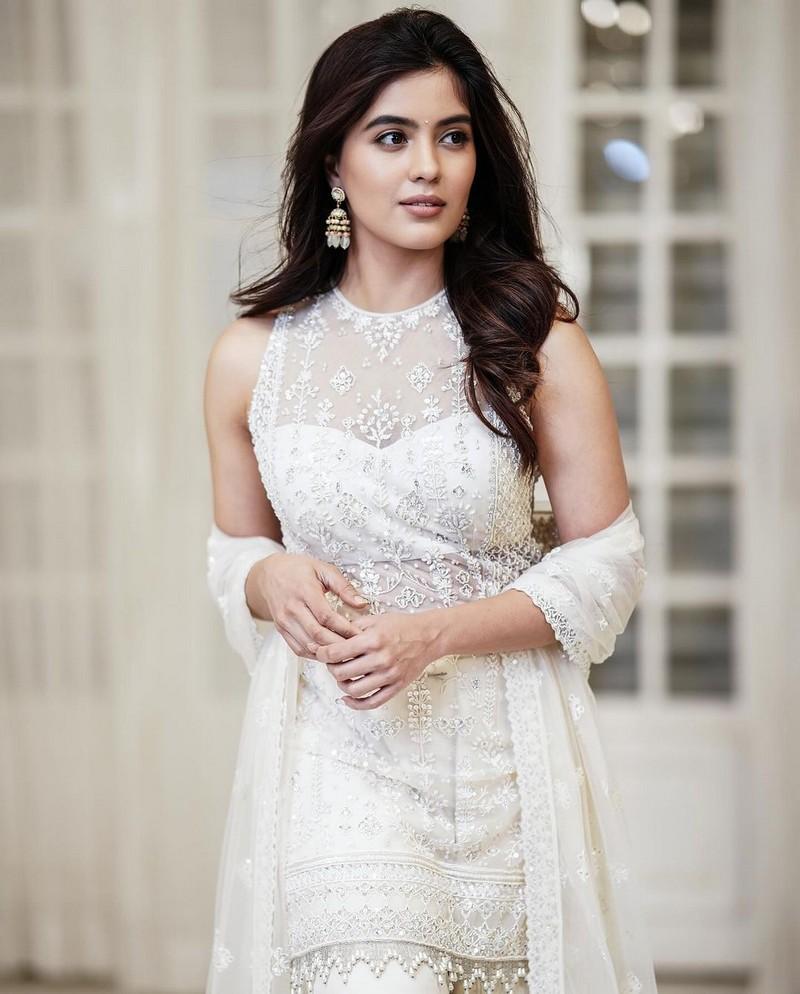 Amritha Aiyer 8