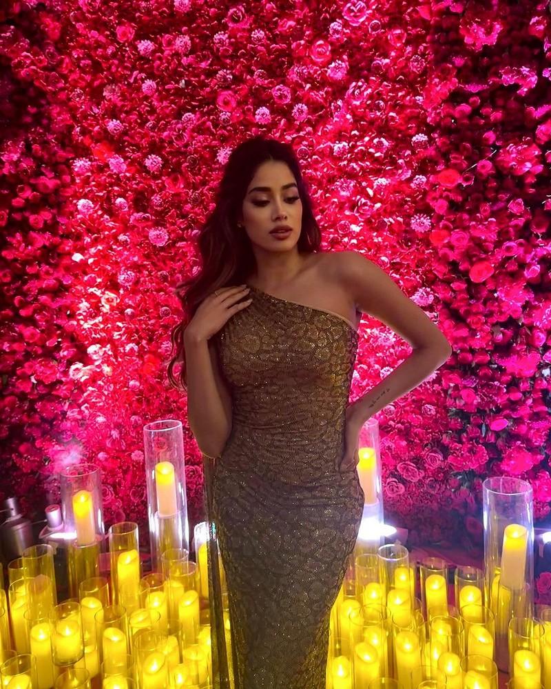 Janhvi Kapoor 8