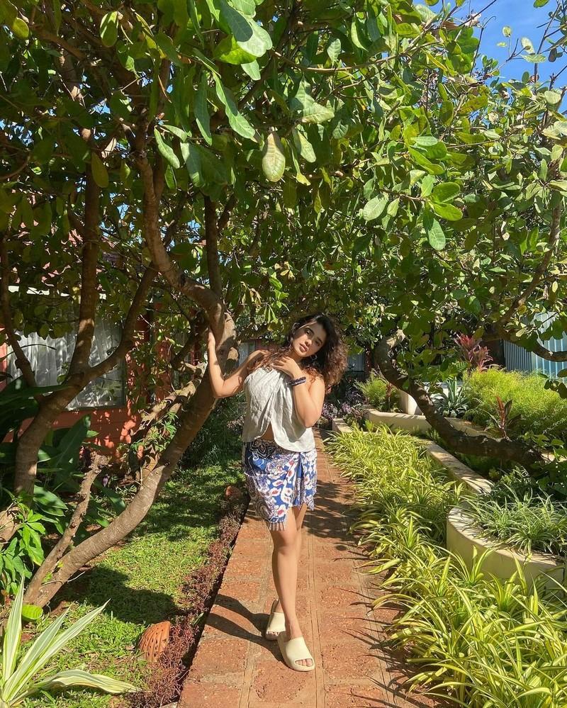 Ketika Sharma 6