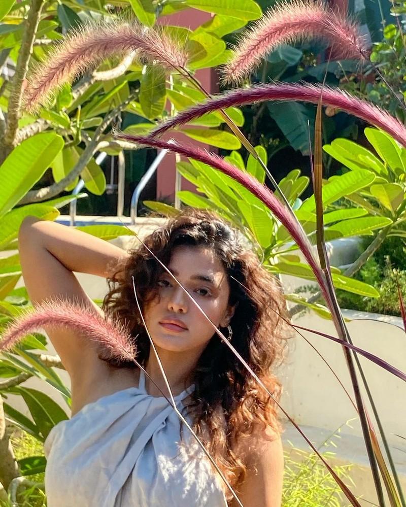 Ketika Sharma 8