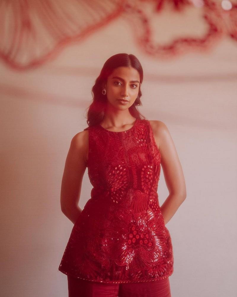 Meenaakshi Chaudhary 10