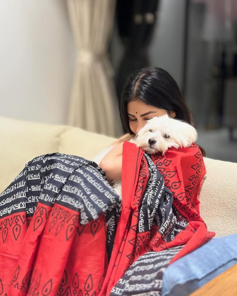 Mouni Roy 4