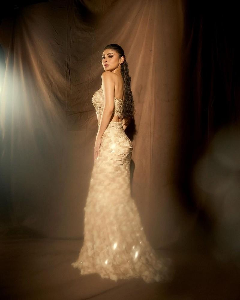 Mouni Roy 5