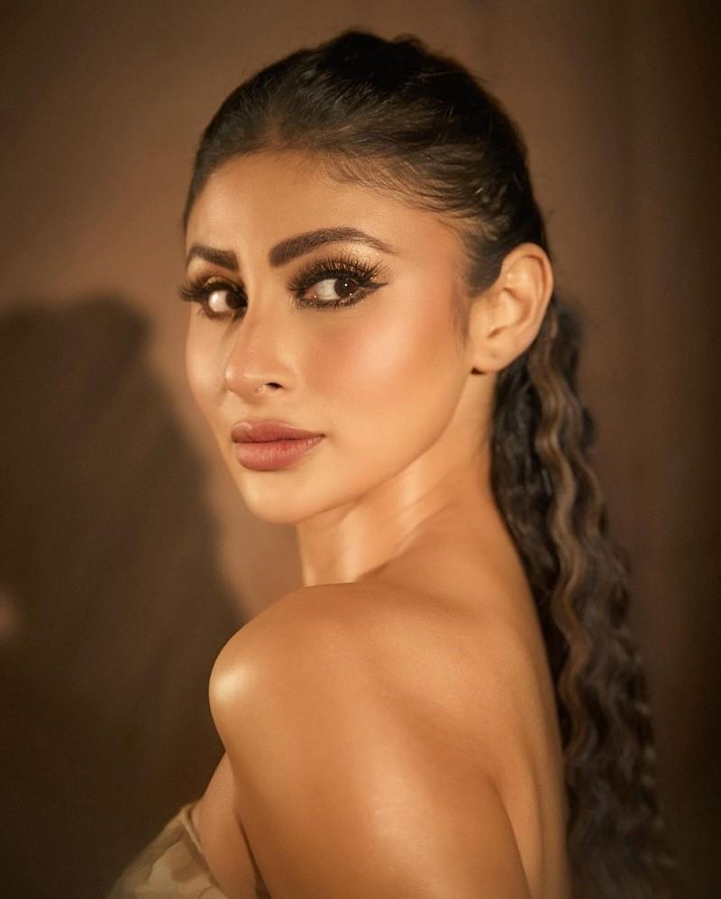 Mouni Roy 6