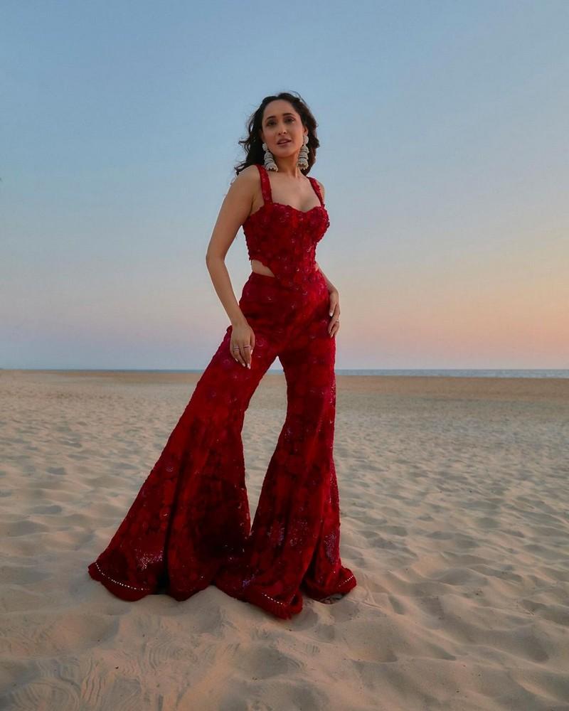 Pragya Jaiswal 4