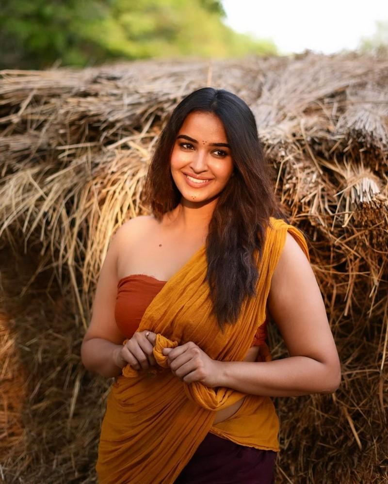 Pujiithaa Ponnada 1