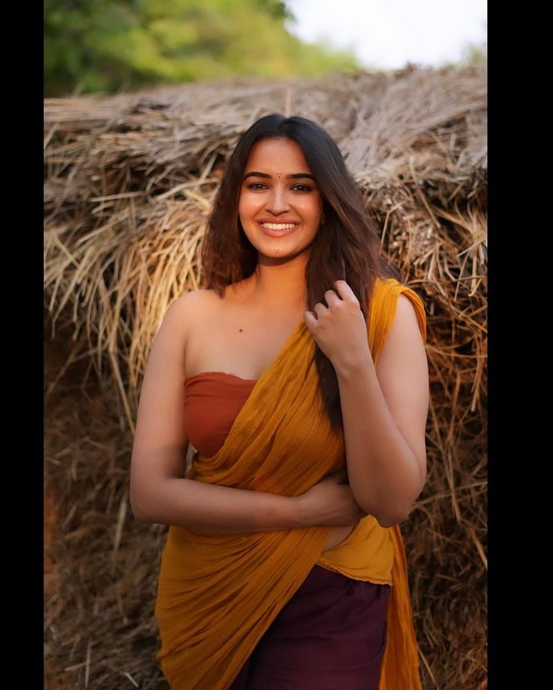 Pujiithaa Ponnada 11