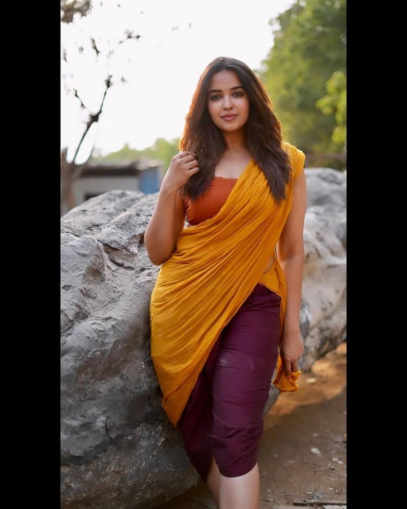 Pujiithaa Ponnada 3