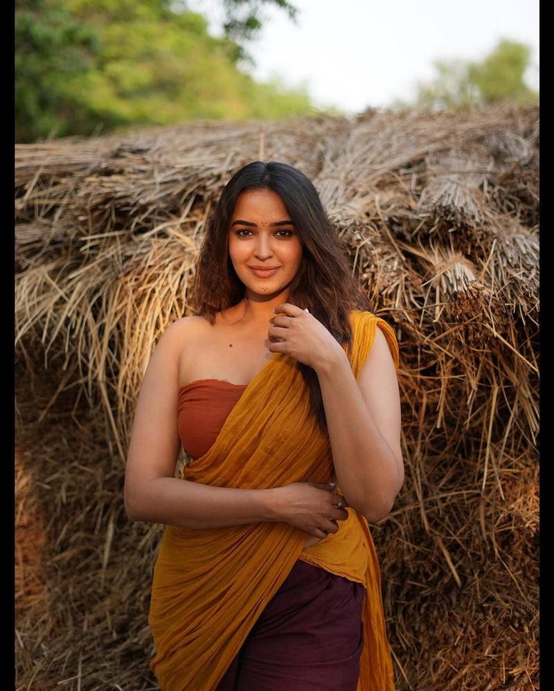 Pujiithaa Ponnada 4