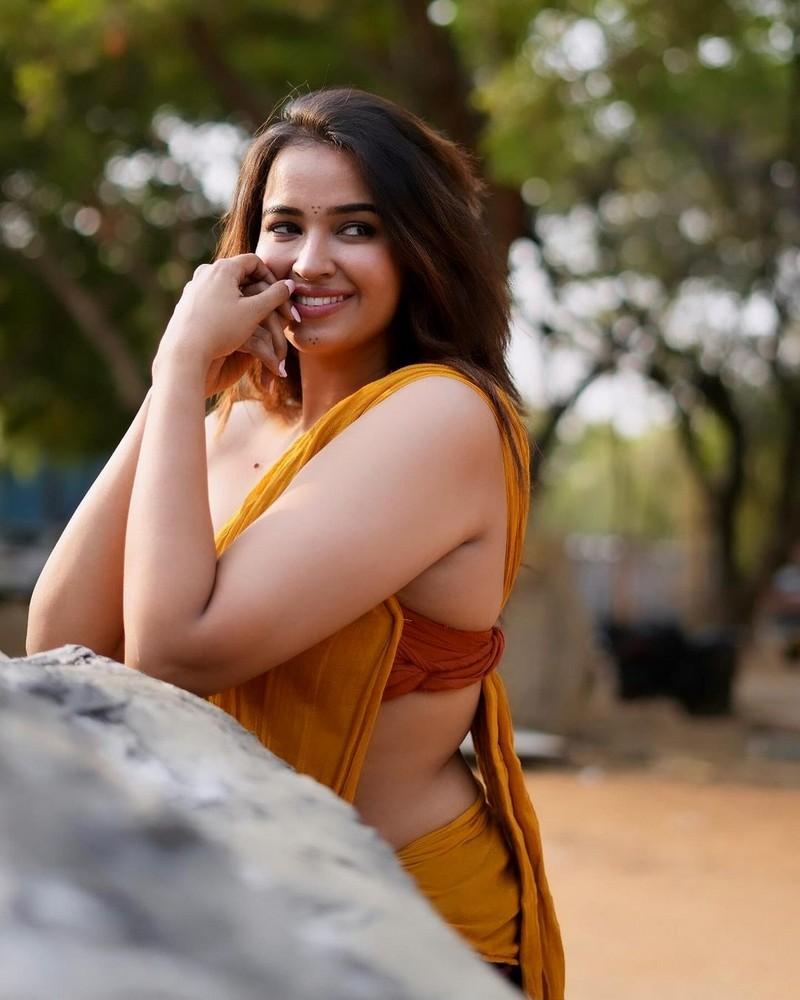 Pujiithaa Ponnada 6