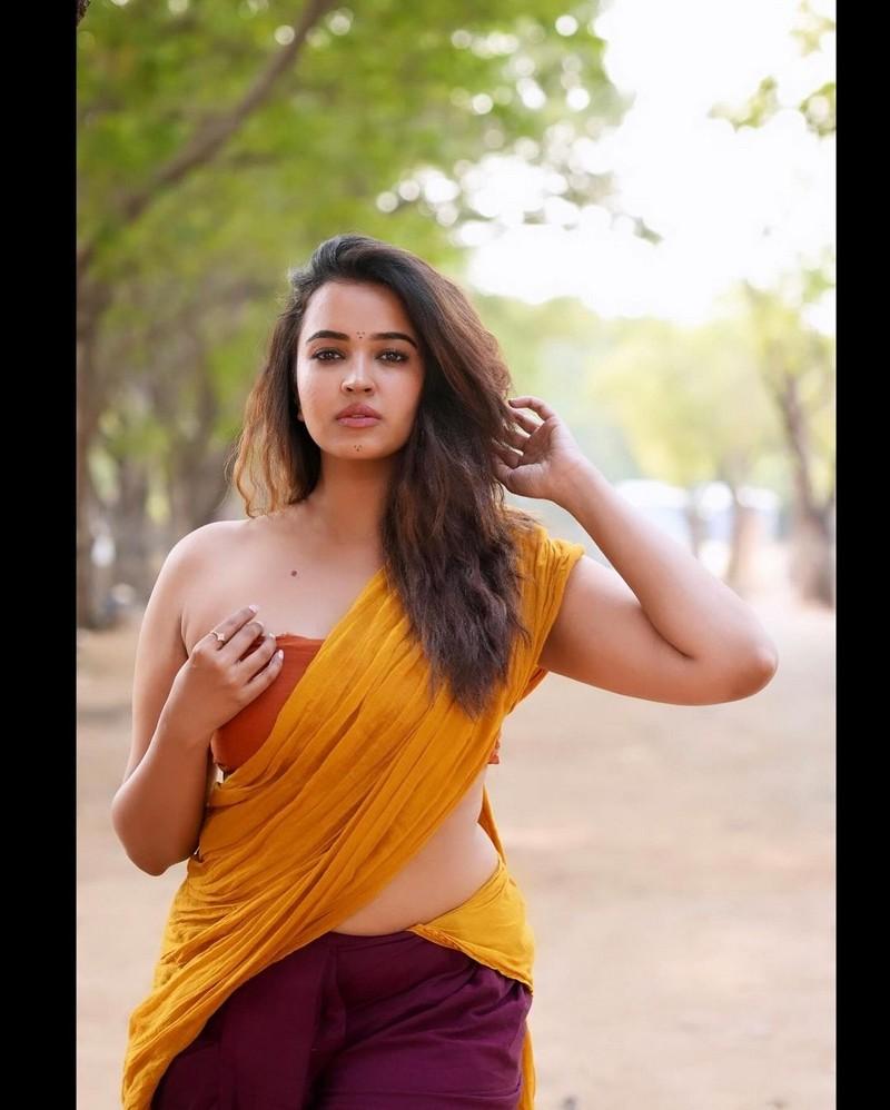 Pujiithaa Ponnada 8