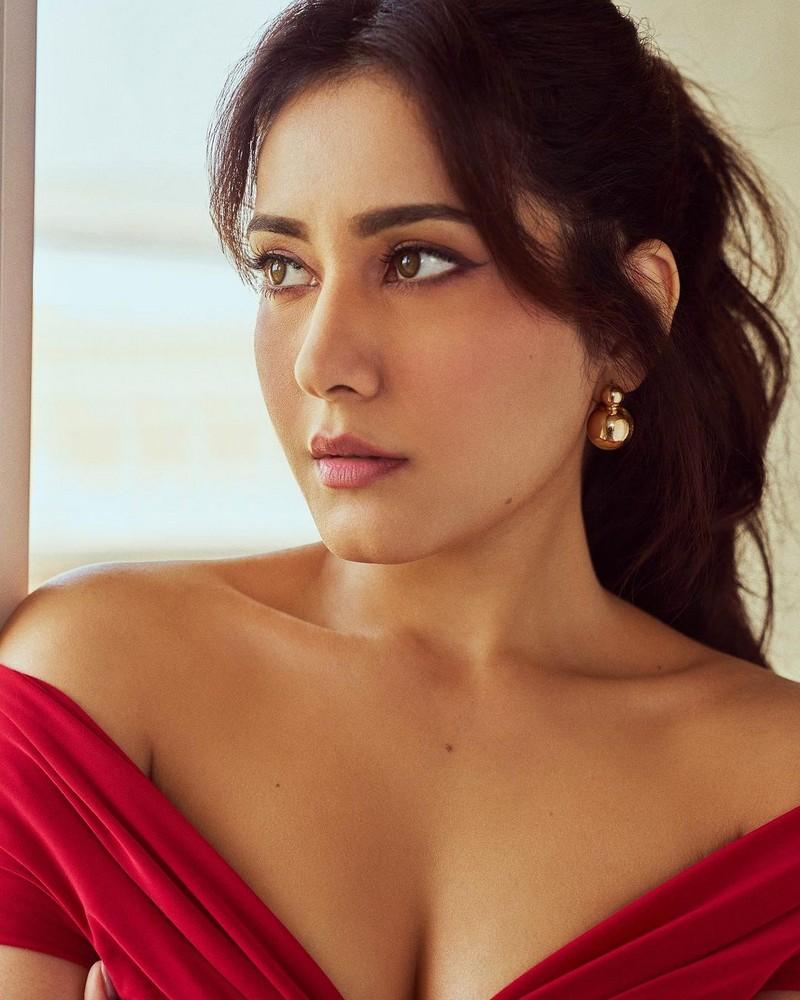 Raashii Khanna 2
