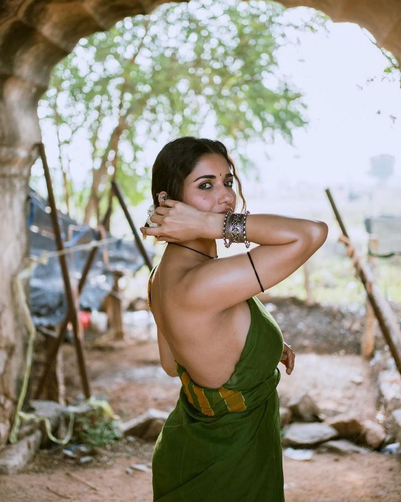 Ruhani Sharma 1