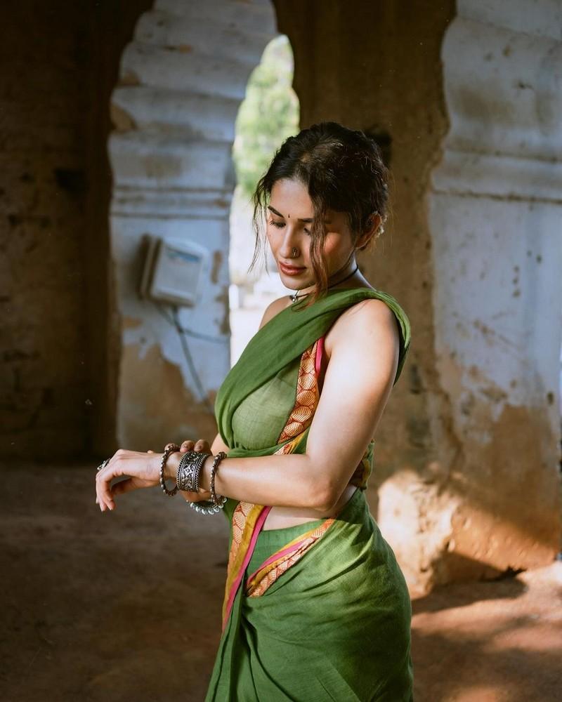 Ruhani Sharma 12