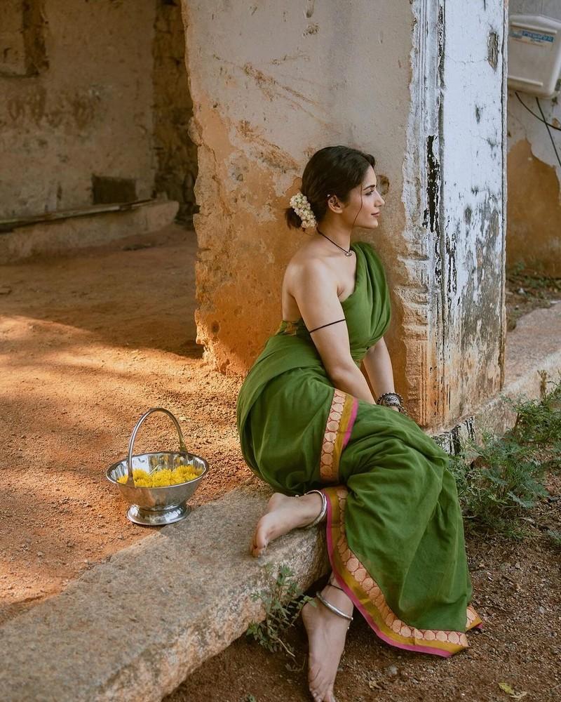 Ruhani Sharma 4