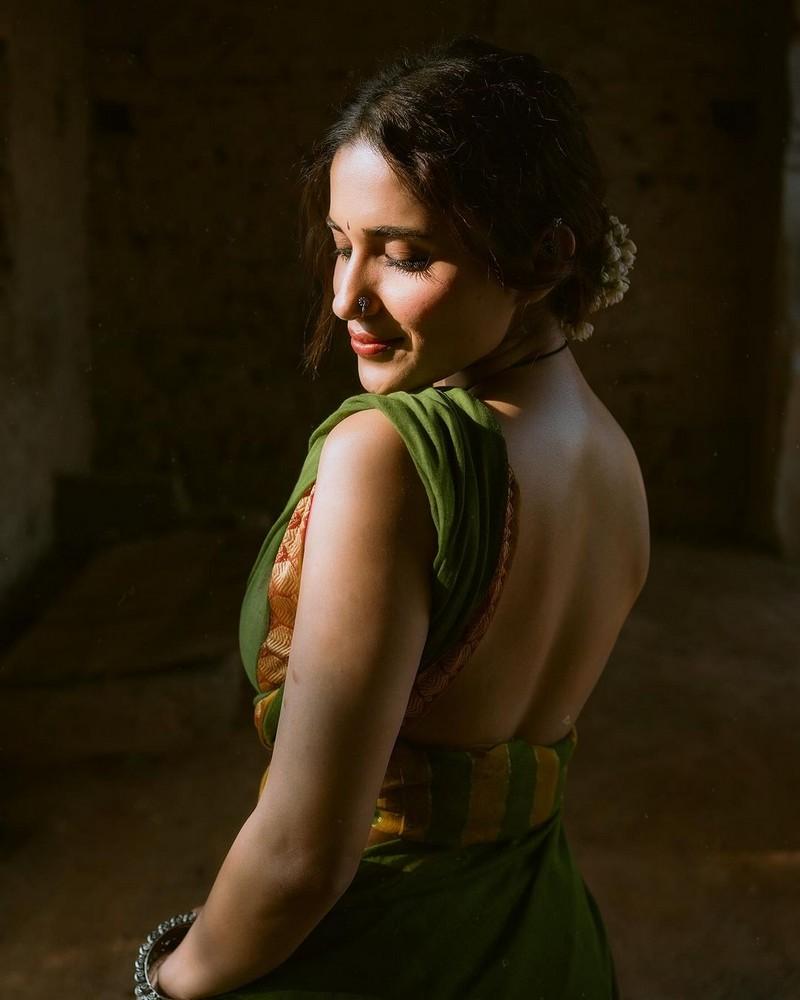 Ruhani Sharma 5