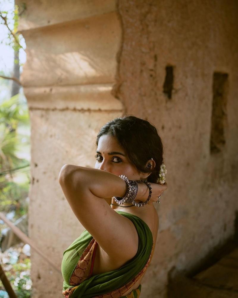 Ruhani Sharma 8