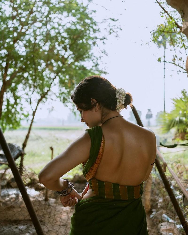 Ruhani Sharma 9