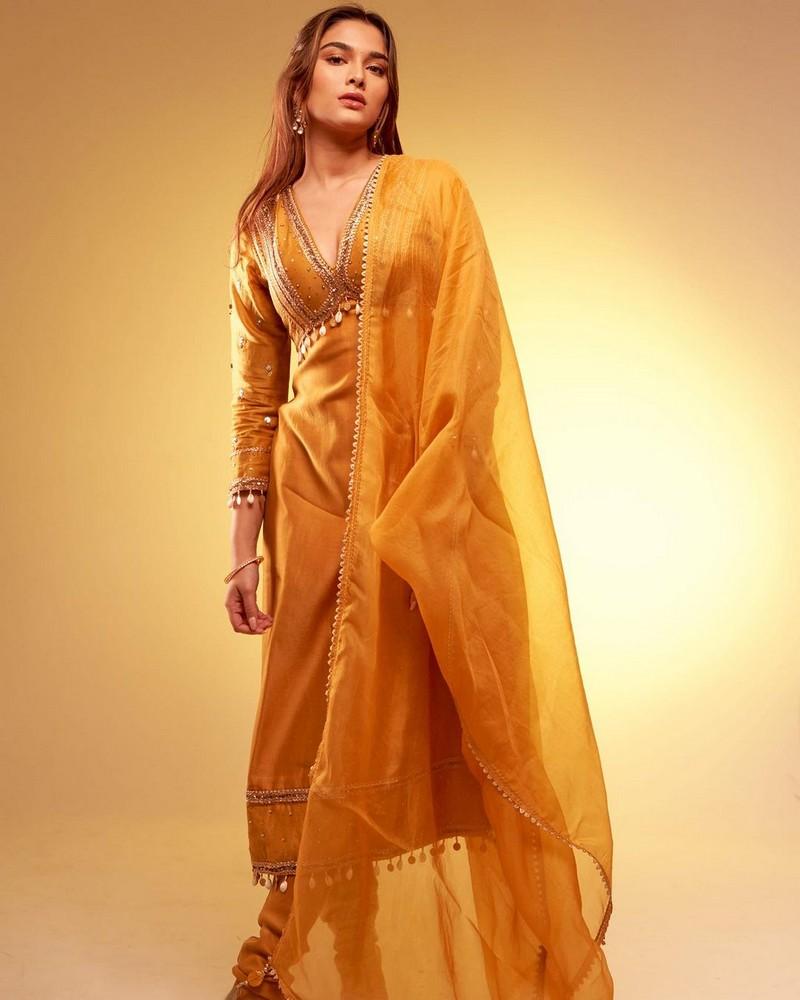Saiee Manjrekar 11