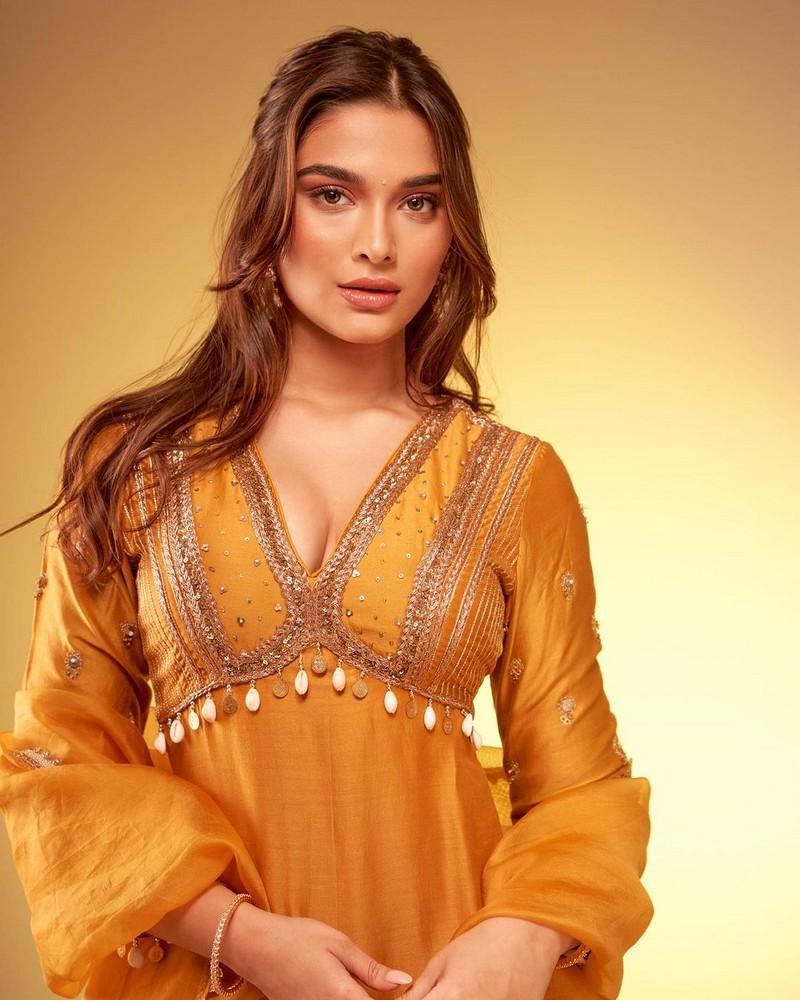 Saiee Manjrekar 9
