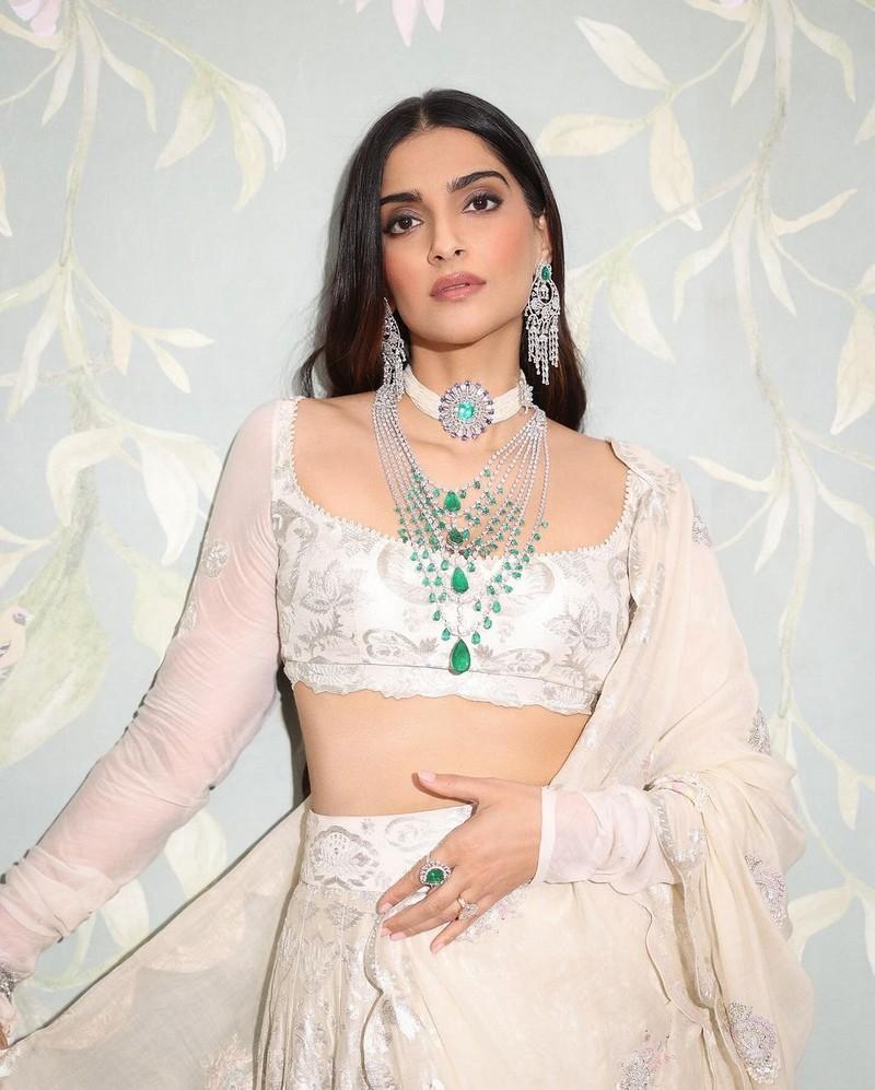 Sonam Kapoor 11