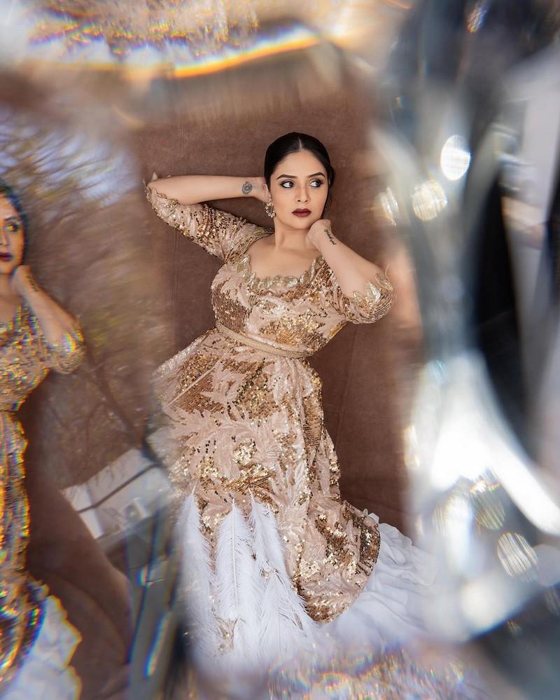 Sreemukhi 1
