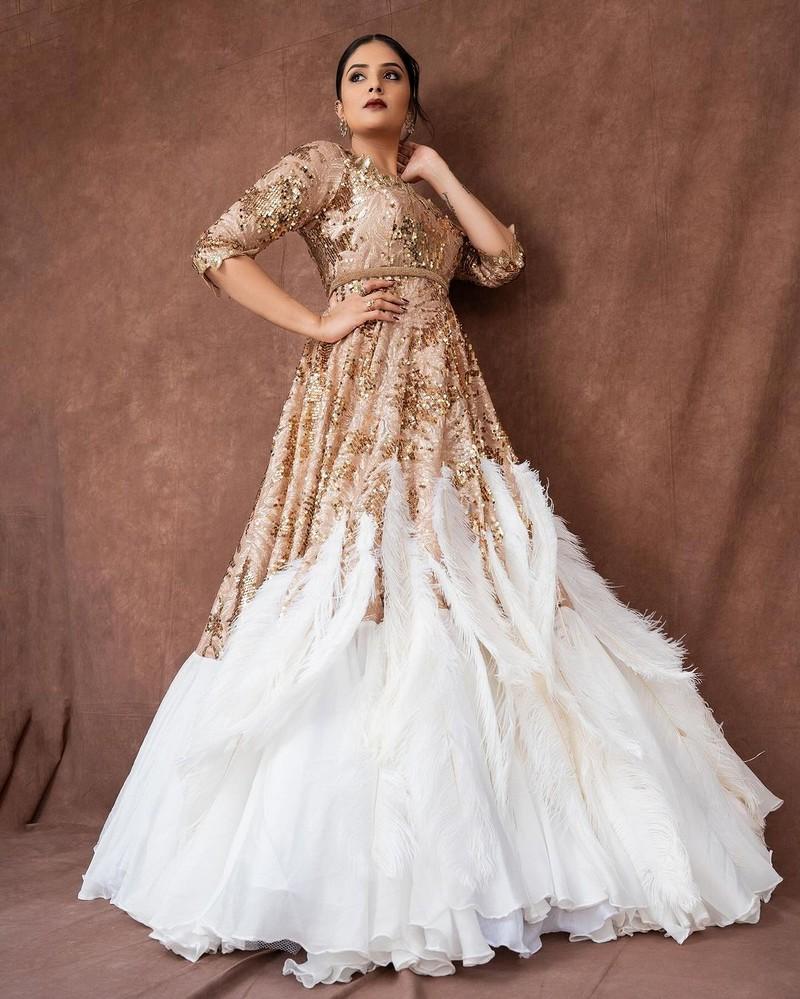 Sreemukhi 2