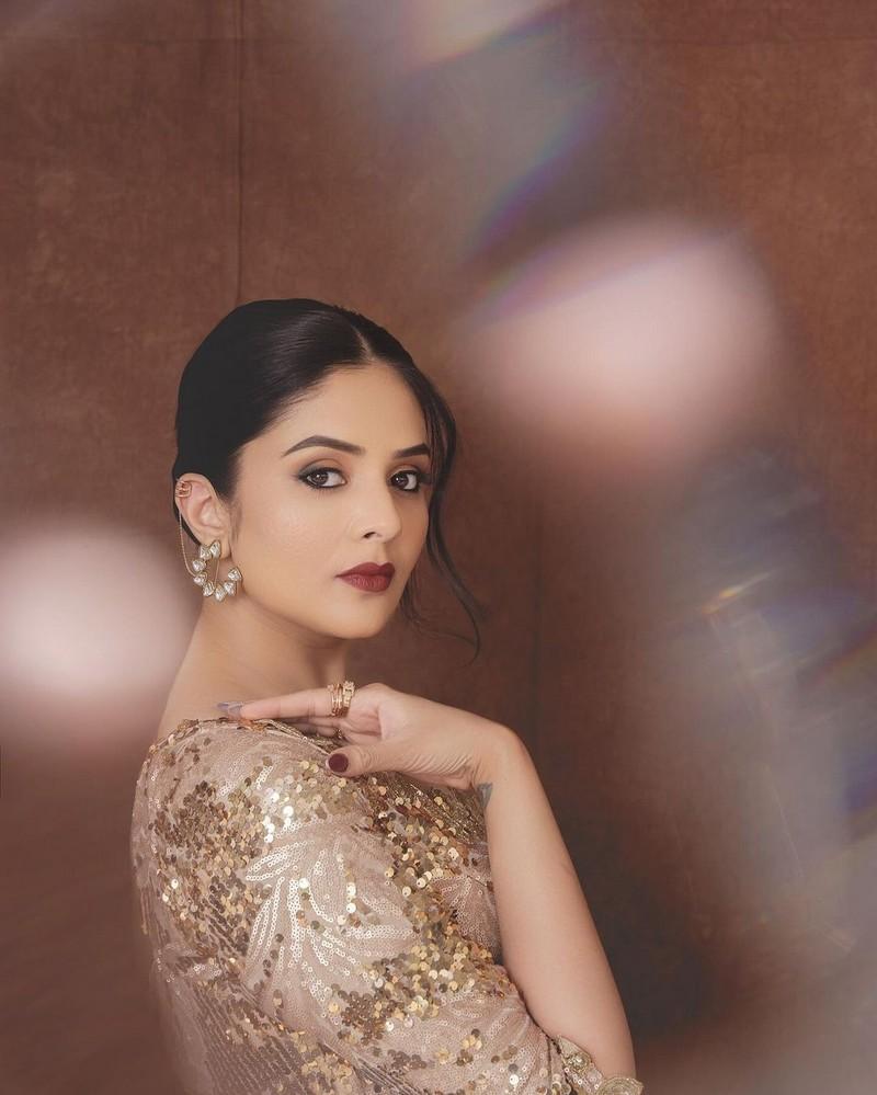 Sreemukhi 4
