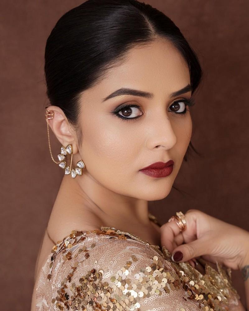Sreemukhi 5