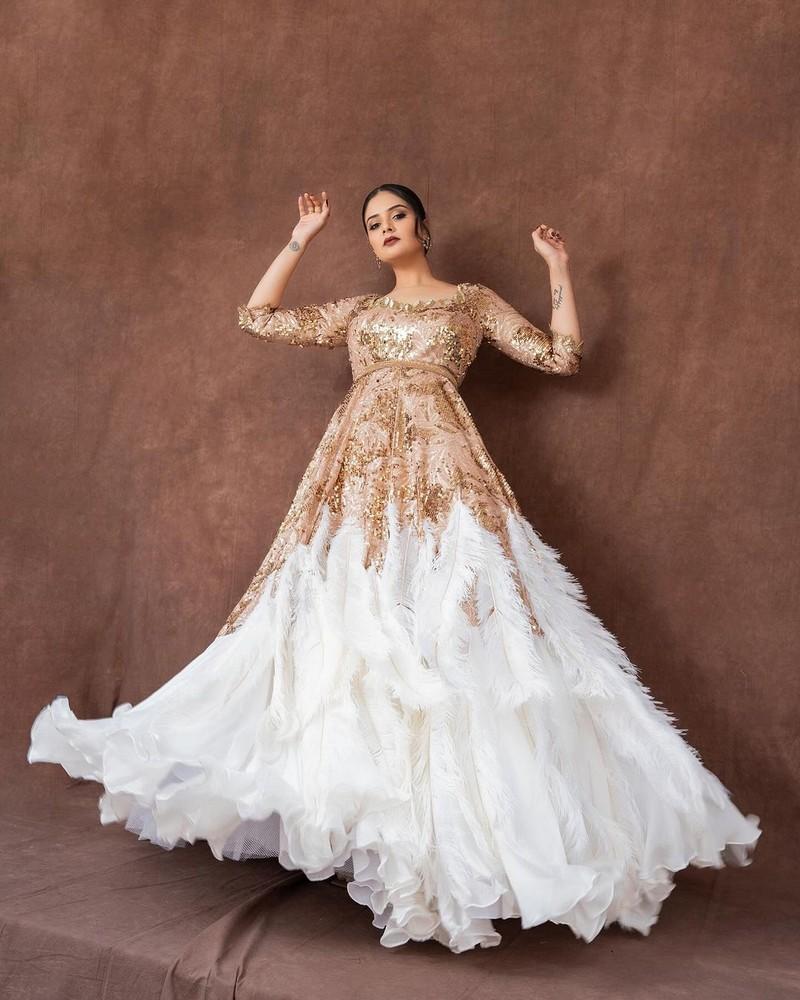 Sreemukhi 7